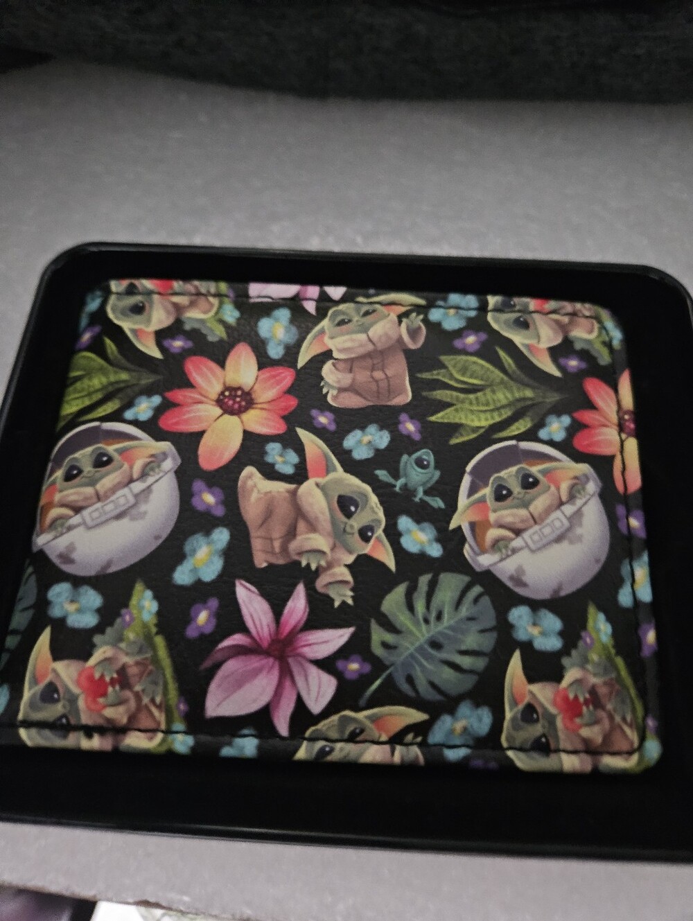 NWT Baby Yoda Floral Print Bi Fold Eallet In Tin
